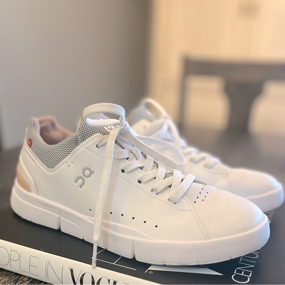 OnCloud- On Running-“Roger” White/Gray/Pink-Worn 1X-Women’s 7.5M- EUC